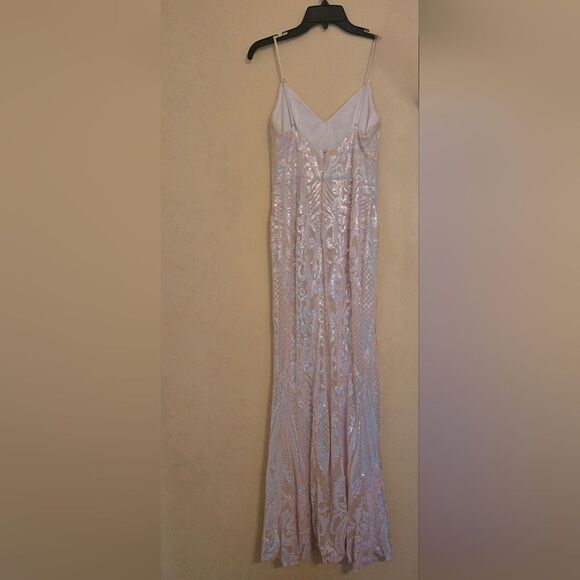 Elegant White Sequin Gown - Picture 5 of 10